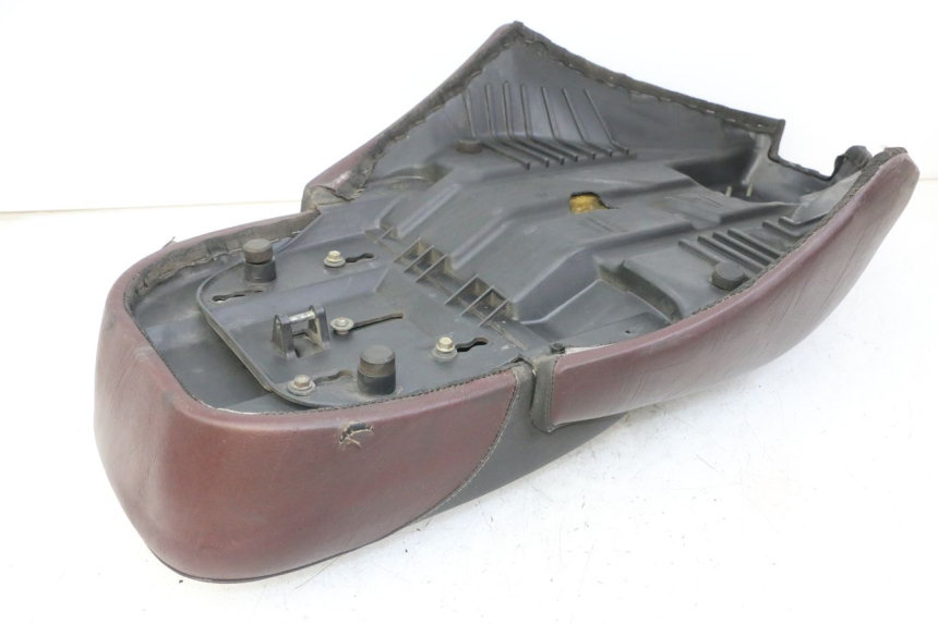 photo de SELLA APRILIA SCARABEO GT TOURING 125 (1999 - 2005) - Zoom sullo stato d'uso