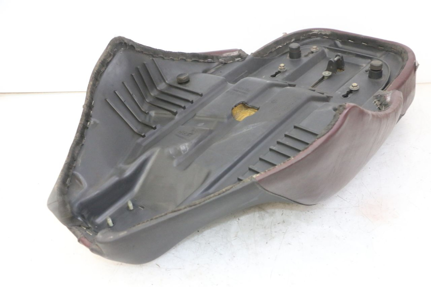 photo de SELLA APRILIA SCARABEO GT TOURING 125 (1999 - 2005) - Dettagli dei punti di fissaggio