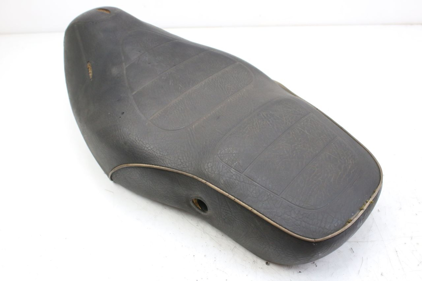 photo de SELLE APRILIA SCARABEO 100 (2003 - 2012) - Stato della superficie e materiale