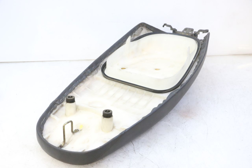 photo de SELLE HONDA SCV LEAD 100 (2003 - 2007) - Dettagli dei punti di fissaggio