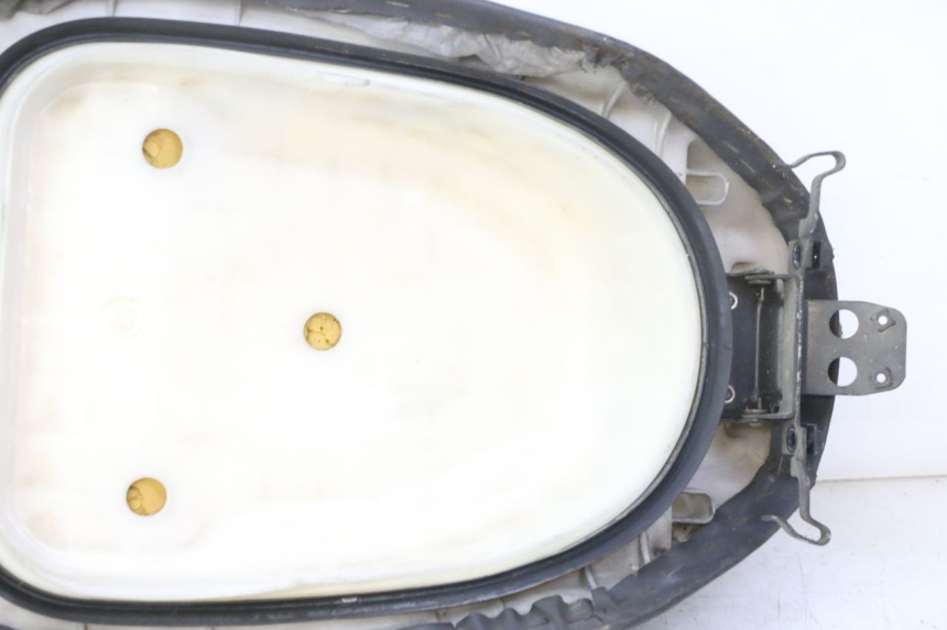 photo de SELLE HONDA SCV LEAD 100 (2003 - 2007) - Marcature e riferimenti originali