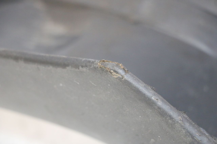 photo de SELLA DERBI SENDA SM DRD 50 (2008 - 2013) - Stato della superficie e materiale