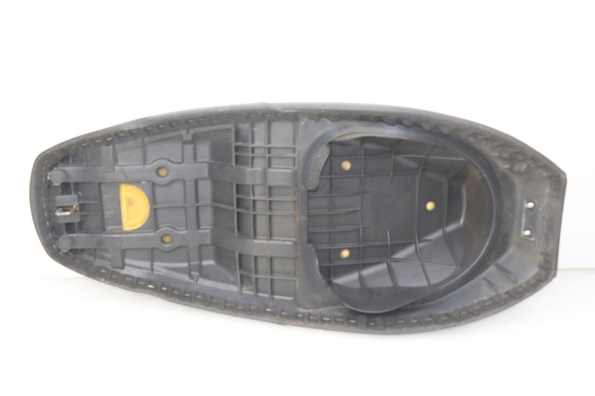 photo de SELLE SUZUKI SIXTEEN 125 (2008 - 2010) - Zoom sui componenti