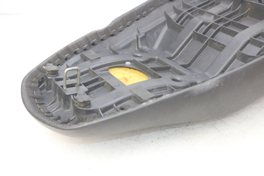 photo de SELLE SUZUKI SIXTEEN 125 (2008 - 2010) - Marcature e riferimenti originali