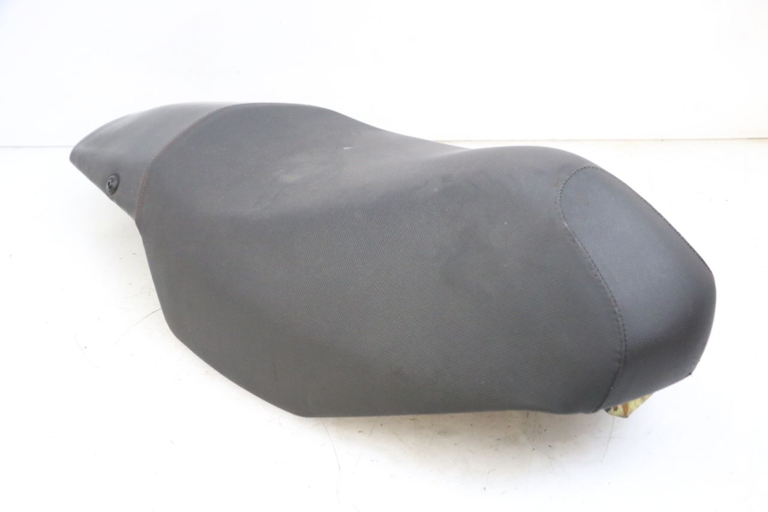 photo de SELLA PEUGEOT SPEEDFIGHT 4 4T EFI 50 (2021 - 2025) - Marcature e riferimenti originali