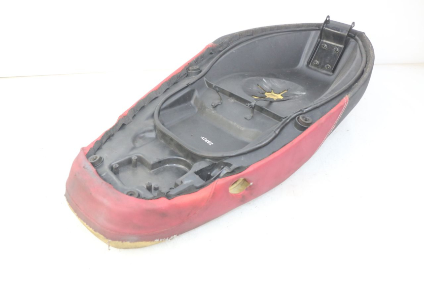 photo de SELLE APRILIA SR 2T 50 (2012 - 2017) - Dettagli dei punti di fissaggio