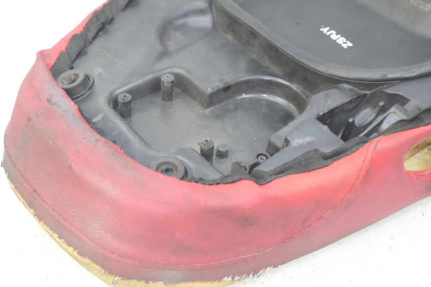 photo de SELLE APRILIA SR 2T 50 (2012 - 2017) - Stato della superficie e materiale