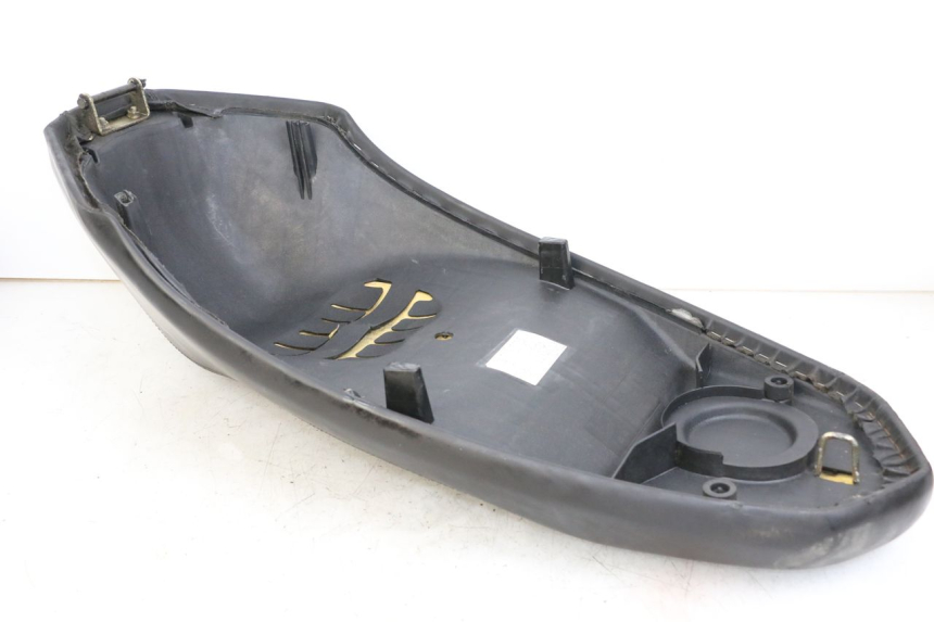 photo de SELLA PEUGEOT STREETZONE 2T 50 (2014 - 2019) - Dettagli dei punti di fissaggio