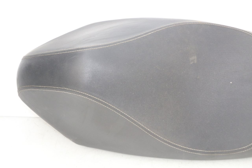 photo de SELLE PEUGEOT STREETZONE 4T 50 (2018 - 2023) - Primo piano ad alta risoluzione