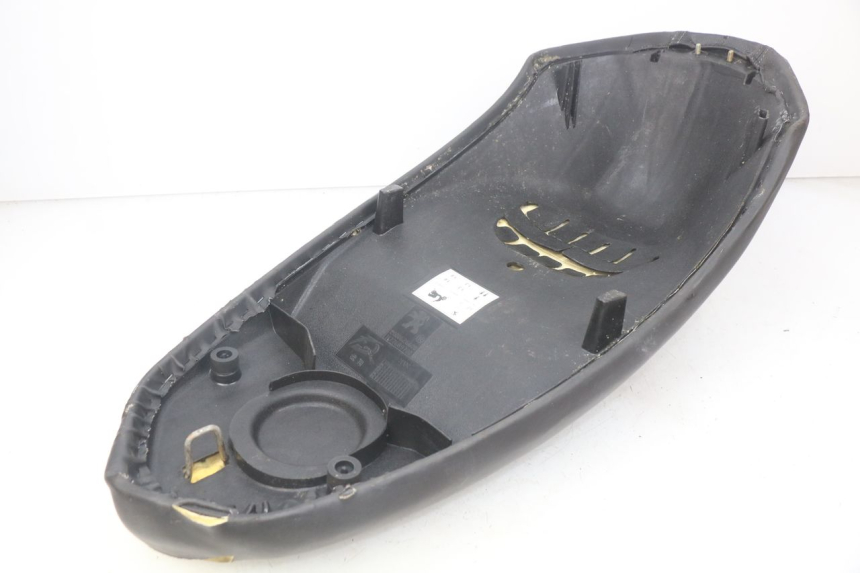 photo de SELLE PEUGEOT STREETZONE 4T 50 (2018 - 2023) - Dettagli dei punti di fissaggio