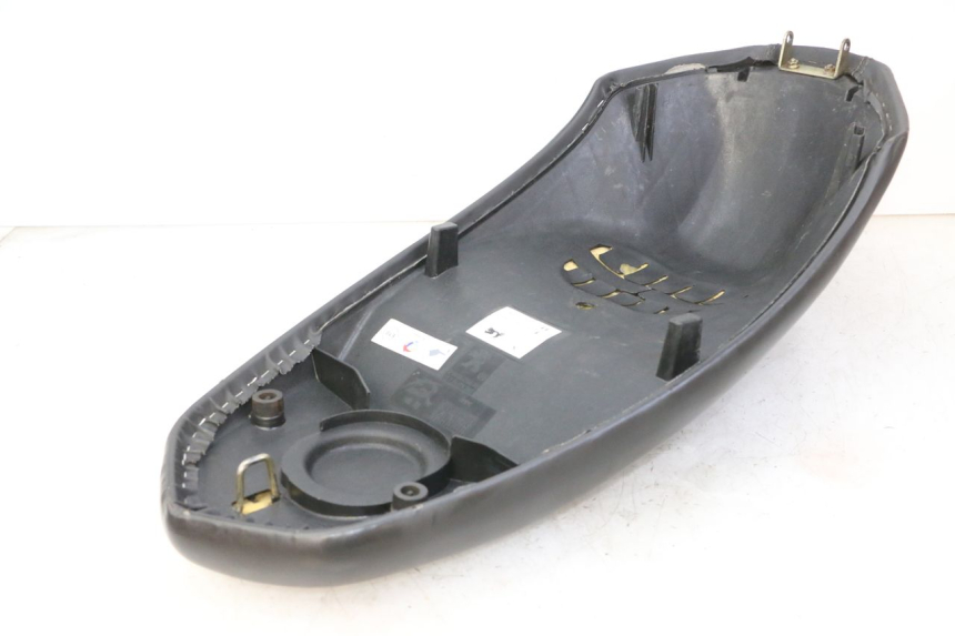 photo de SELLA PEUGEOT STREETZONE I 2T 50 (2018 - 2020) - Dettagli dei punti di fissaggio