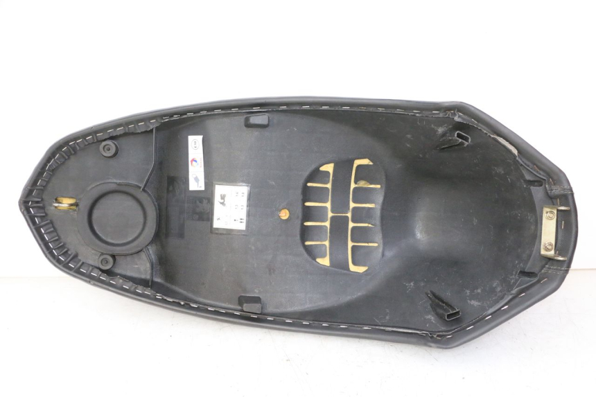 photo de SELLA PEUGEOT STREETZONE I 2T 50 (2018 - 2020) - Marcature e riferimenti originali