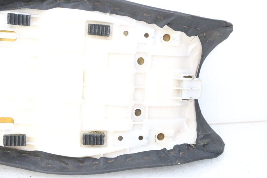 photo de SELLA SUZUKI GSF S BANDIT 600 (2000 - 2004) - Stato della superficie e materiale