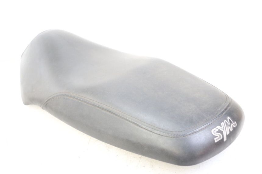 photo de SELLE SYM ORBIT III 3 4T 50 (2018 - 2021) - Stato della superficie e materiale