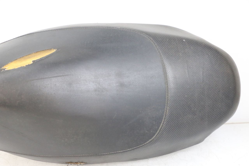 photo de SELLE PEUGEOT TKR TREKKER FURIOUS 50 (2005 - 2014) - Stato della superficie e materiale