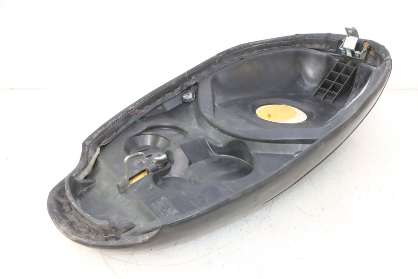 photo de SELLA PEUGEOT TREKKER 50 (1995 - 2004) - Dettagli dei punti di fissaggio