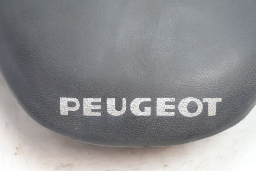 photo de SELLA PEUGEOT TREKKER 50 (1995 - 2004) - Zoom sui componenti