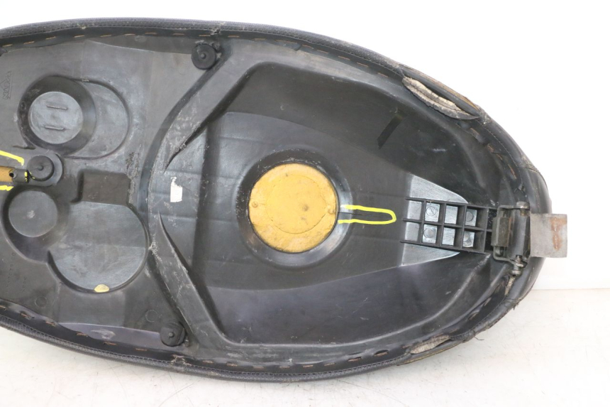 photo de SELLA PEUGEOT TREKKER 50 (1995 - 2004) - Angolazione alternativa