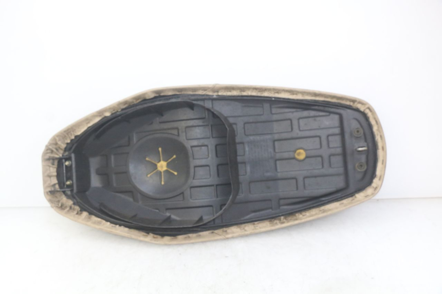 photo de SELLE PEUGEOT TWEET 4T 50 (2010 - 2014) - Caratteristiche distintive