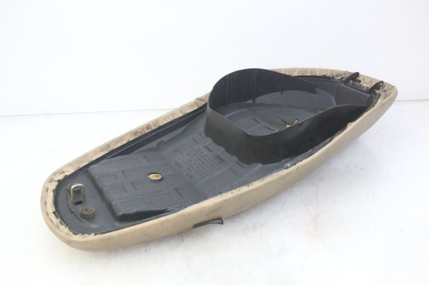 photo de SELLE PEUGEOT TWEET 4T 50 (2010 - 2014) - Dettagli dei punti di fissaggio