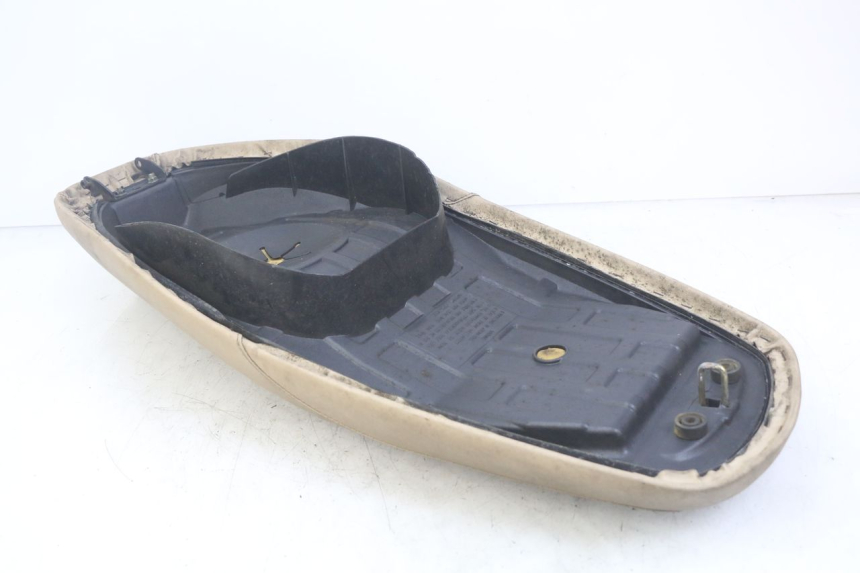 photo de SELLE PEUGEOT TWEET 4T 50 (2010 - 2014) - Stato della superficie e materiale