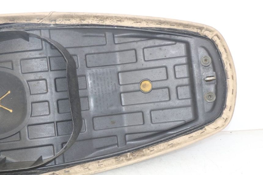 photo de SELLE PEUGEOT TWEET 4T 50 (2010 - 2014) - Marcature e riferimenti originali