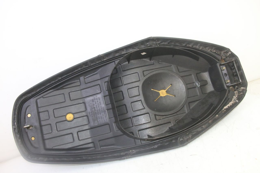 photo de SELLE PEUGEOT TWEET 4T 50 (2018 - 2022) - Primo piano tecnico