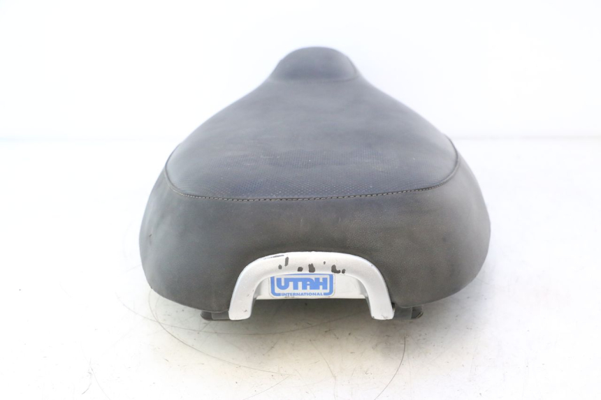 photo de SELLE PIAGGIO TYPHOON 50 (1993 - 1999) - Dettagli dei punti di fissaggio