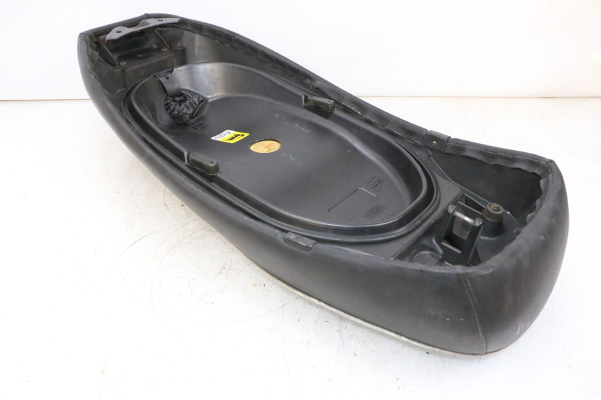 photo de SELLA PIAGGIO VESPA GTS SUPER IE 125 (2009 - 2016) - Zoom sullo stato d'uso