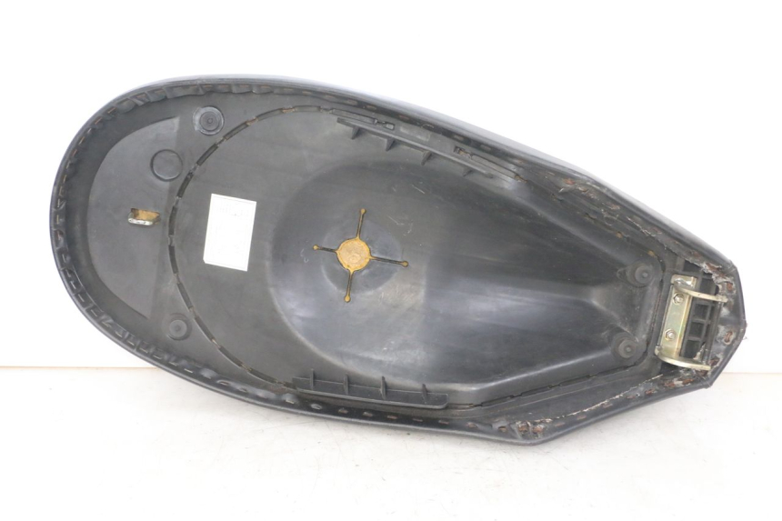 photo de SELLE PEUGEOT VIVACITY NEW 2T 50 (2008 - 2017) - Stato della superficie e materiale