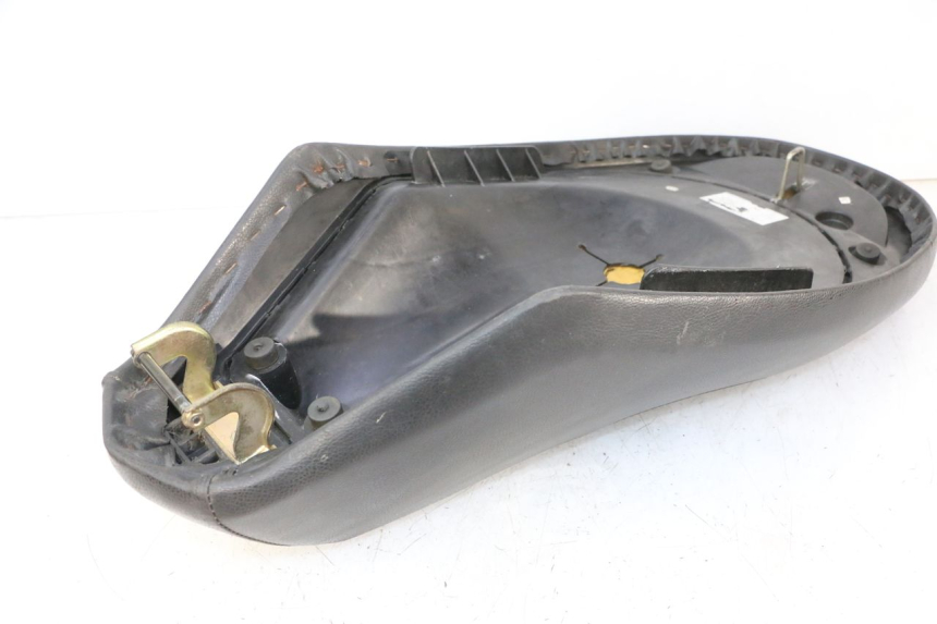 photo de SELLE PEUGEOT VIVACITY NEW 4T 50 (2008 - 2017) - Dettagli dei punti di fissaggio