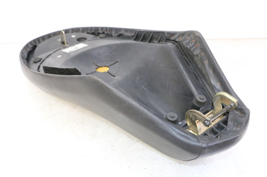 photo de SELLE PEUGEOT VIVACITY NEW 4T 50 (2008 - 2017) - Stato della superficie e materiale