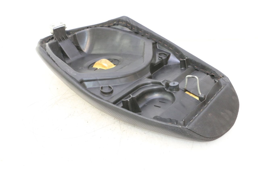 photo de SELLE PEUGEOT VIVACITY 50 (1998 - 2003) - Dettagli dei punti di fissaggio
