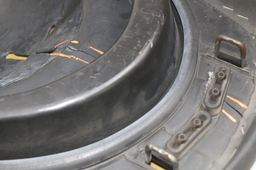 photo de SELLE YAMAHA X-MAX XMAX 250 (2006 - 2009) - Stato della superficie e materiale