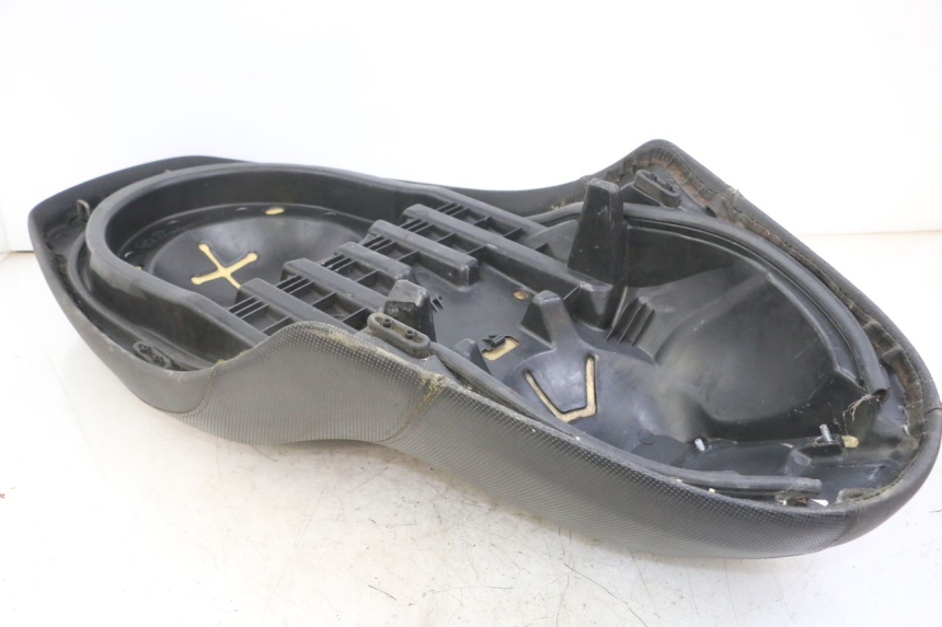 photo de SELLE YAMAHA XMAX X-MAX 125 (2006 - 2009) - Marcature e riferimenti originali