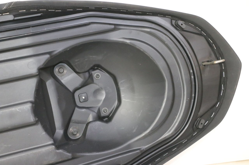 photo de SELLA YAMAHA XMAX X-MAX 125 (2021 - 2025) - Caratteristiche distintive