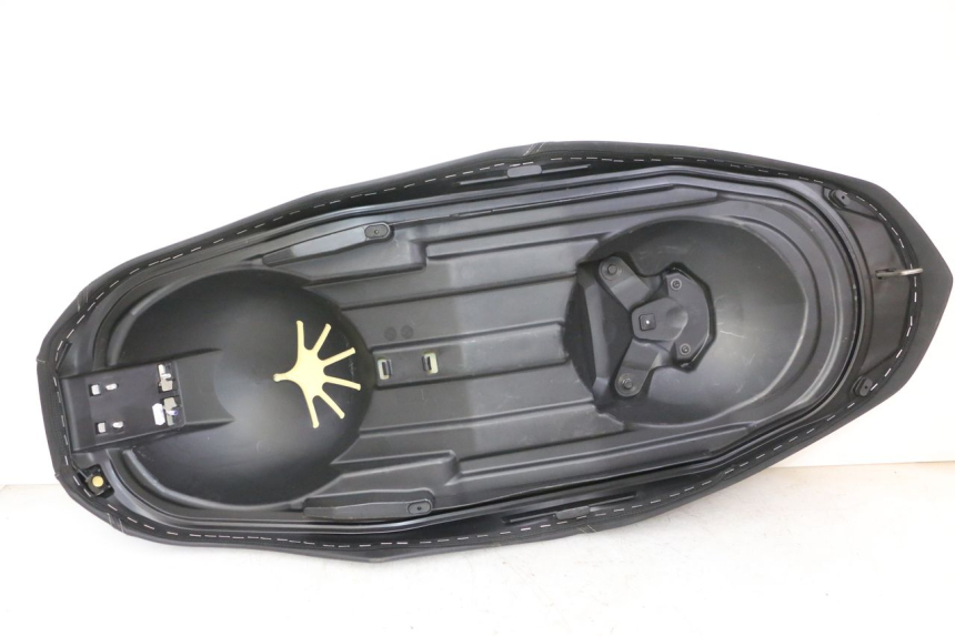 photo de SELLA YAMAHA XMAX X-MAX 125 (2021 - 2025) - Zoom sui componenti