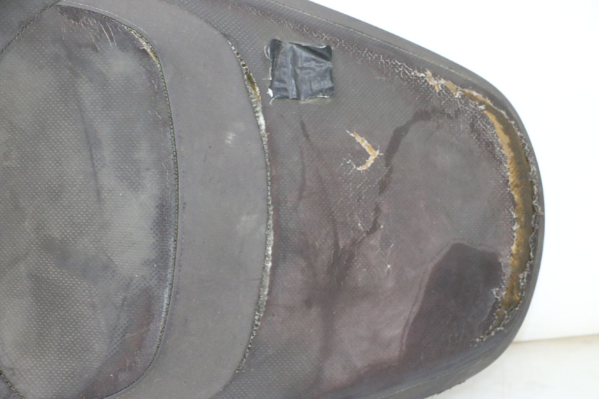 photo de SELLE YAMAHA X-MAX XMAX 250 (2006 - 2009) - Stato della superficie e materiale