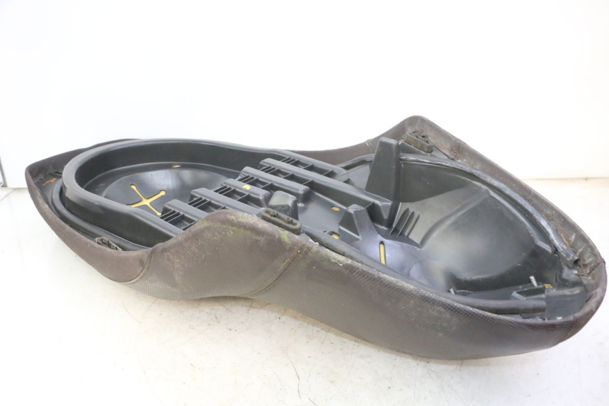 photo de SELLE YAMAHA X-MAX XMAX 250 (2006 - 2009) - Stato della superficie e materiale