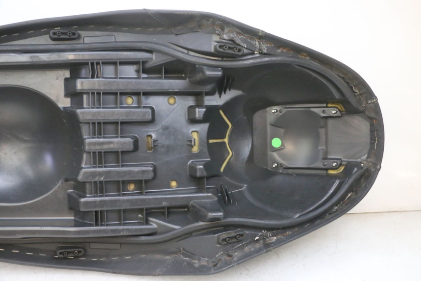 photo de SELLE YAMAHA XMAX X-MAX 125 (2006 - 2009) - Zoom sui componenti