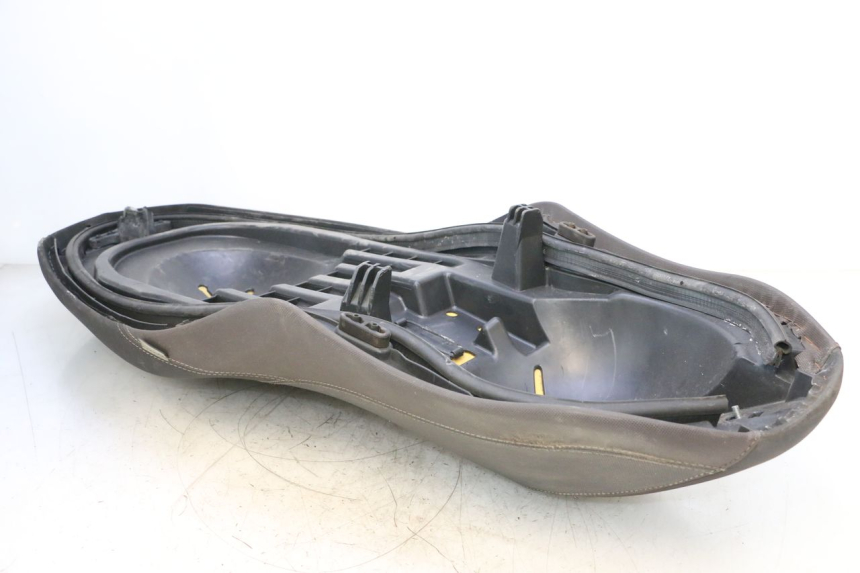 photo de SELLE YAMAHA X-MAX XMAX 125 (2010 - 2013) - Stato della superficie e materiale