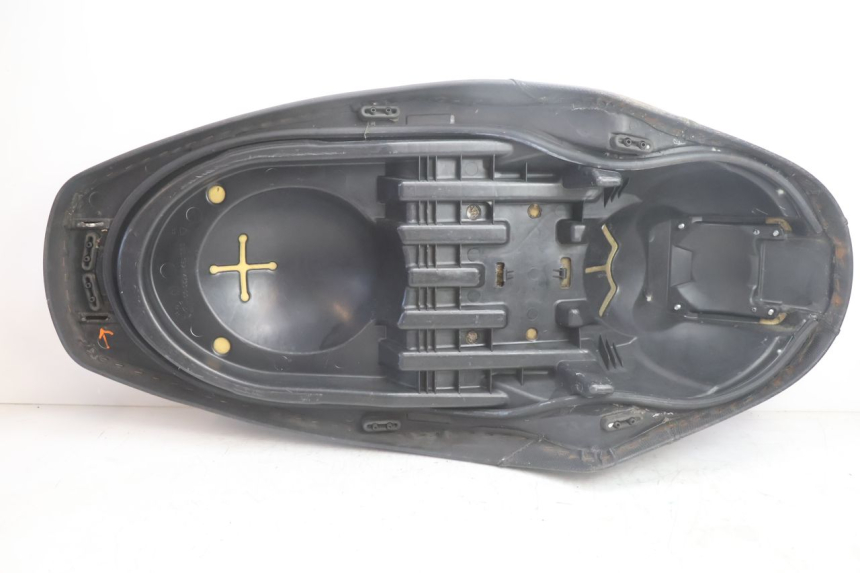 photo de SELLE YAMAHA XMAX X-MAX 125 (2006 - 2009) - Stato della superficie e materiale