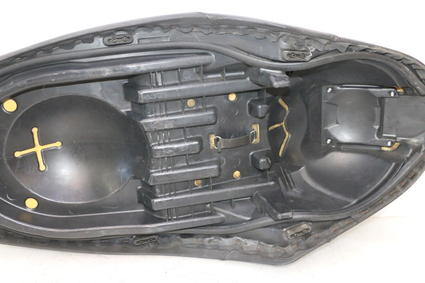 photo de SELLE YAMAHA XMAX X-MAX 125 (2006 - 2009) - Stato della superficie e materiale