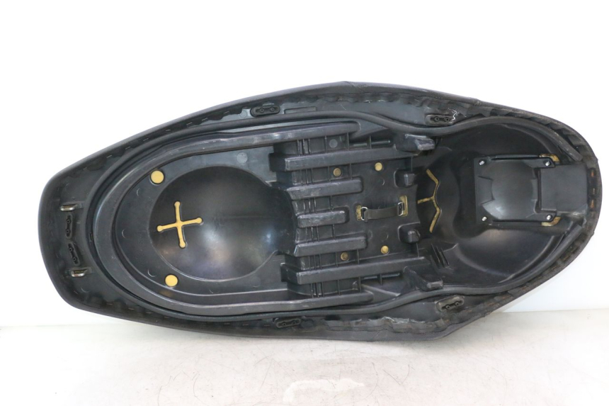 photo de SELLE YAMAHA XMAX X-MAX 125 (2006 - 2009) - Marcature e riferimenti originali