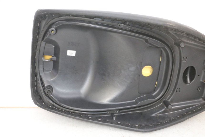 photo de SELLE PIAGGIO XEVO - X EVO 125 (2007 - 2017) - Stato della superficie e materiale