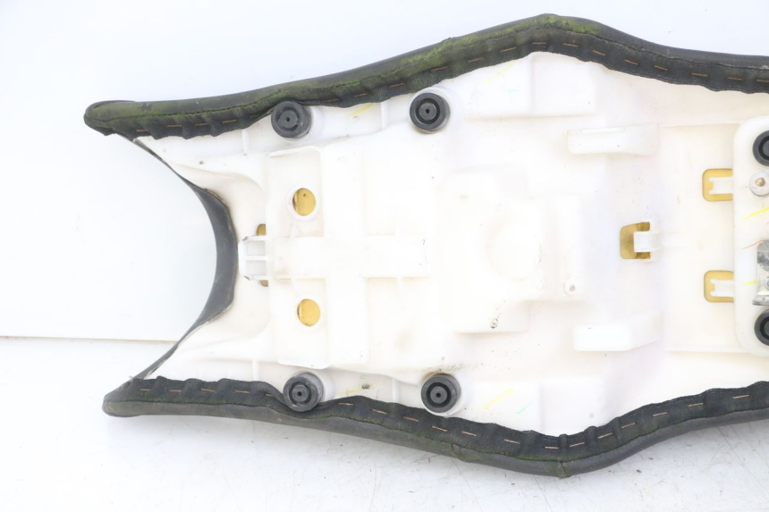 photo de SELLA YAMAHA XJ6 ABS 600 (2008 - 2016) - Stato della superficie e materiale