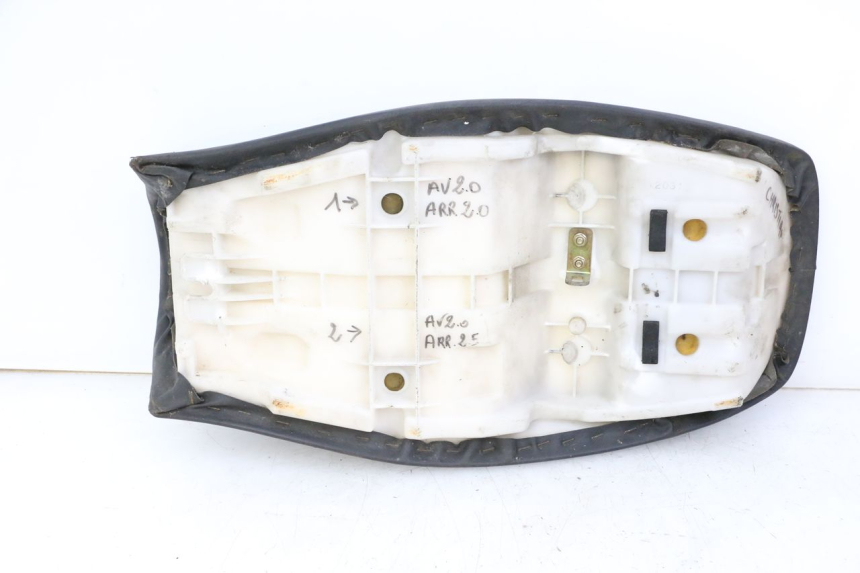 photo de SELLE YAMAHA XJN DIVERSION 600 (2000 - 2003) - Stato della superficie e materiale