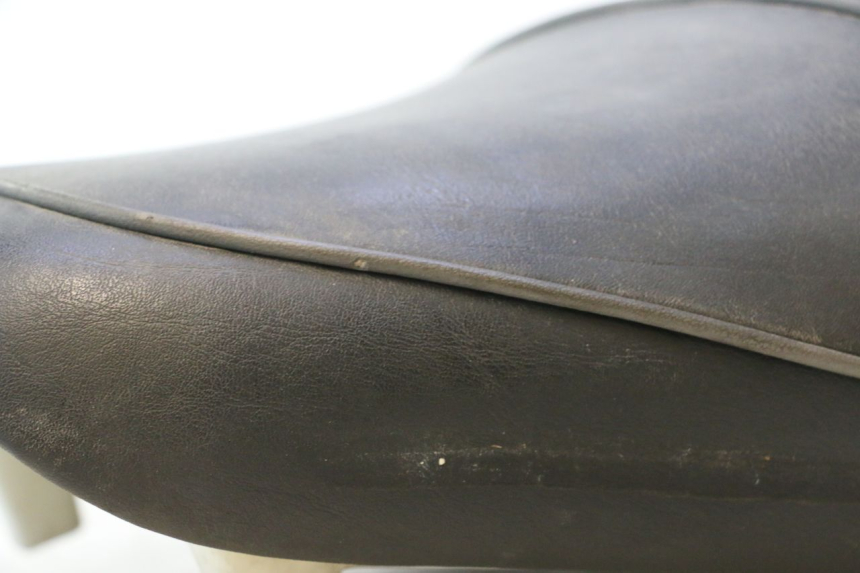 photo de SELLA YAMAHA XJR 1300 (1998 - 2002) - Primo piano tecnico
