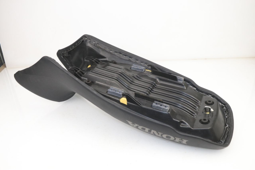 photo de SELLA HONDA XLV VARADERO 125 (2000 - 2006) - Zoom sullo stato d'uso