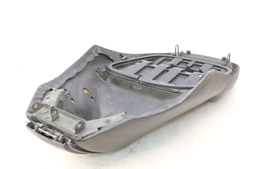 photo de SELLA YAMAHA XP T-MAX ABS 500 (2005 - 2005) - Primo piano tecnico